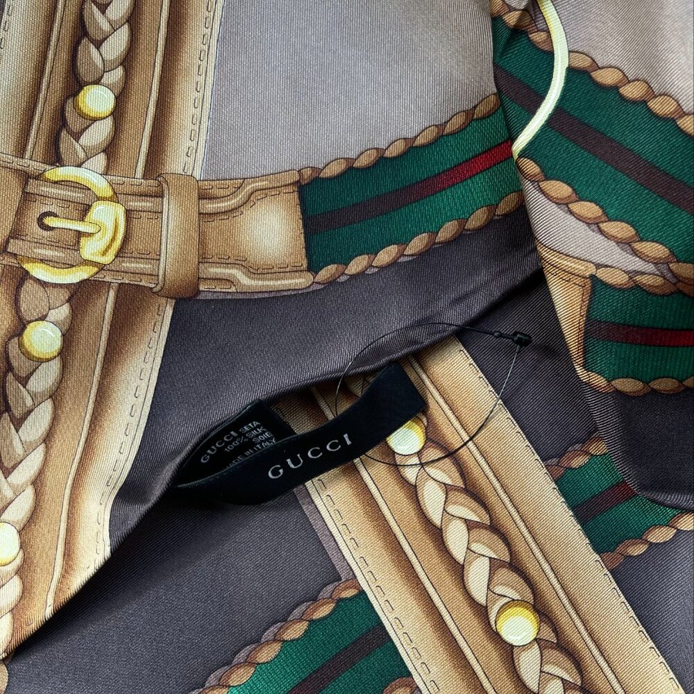 Display #3 New Gucci Scarf Iconic Silk Wrap - Picture 9 of 15